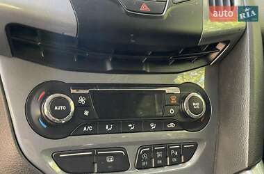 Хэтчбек Ford Focus 2011 в 