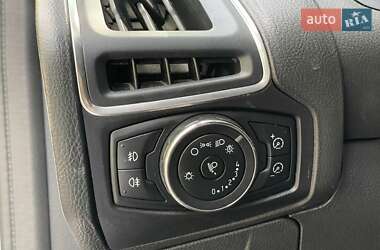 Хэтчбек Ford Focus 2011 в 