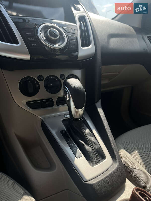 Хэтчбек Ford Focus 2013 в Городке