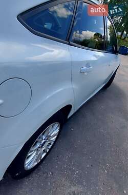 Седан Ford Focus 2012 в 