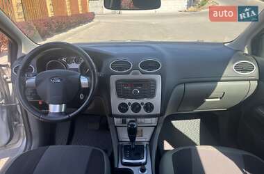 Хэтчбек Ford Focus 2010 в 