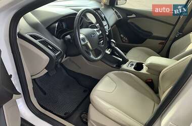 Хэтчбек Ford Focus 2013 в 