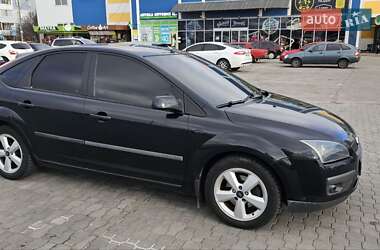 Хэтчбек Ford Focus 2005 в 