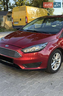 Хэтчбек Ford Focus 2015 в 