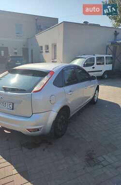 Хэтчбек Ford Focus 2010 в 