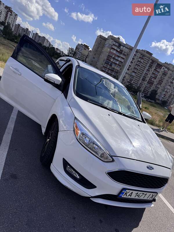 Хэтчбек Ford Focus 2015 в Киеве