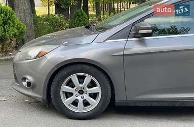Хэтчбек Ford Focus 2011 в 