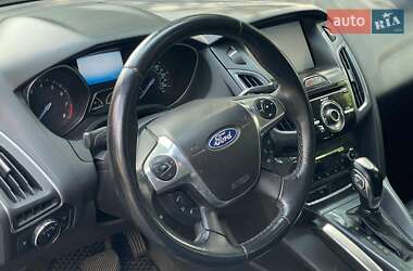 Хэтчбек Ford Focus 2011 в 