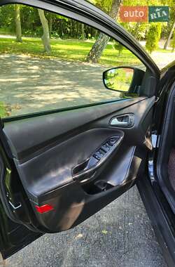 Седан Ford Focus 2015 в 
