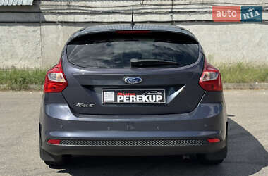 Хэтчбек Ford Focus 2012 в 