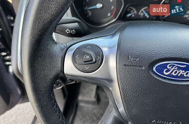 Хэтчбек Ford Focus 2012 в 