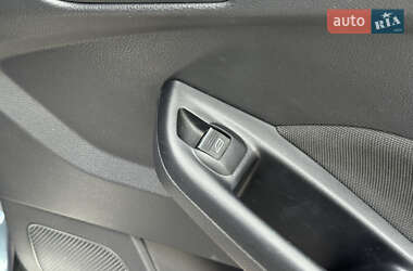 Хэтчбек Ford Focus 2012 в 