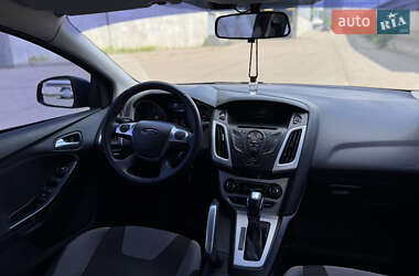 Хэтчбек Ford Focus 2012 в 