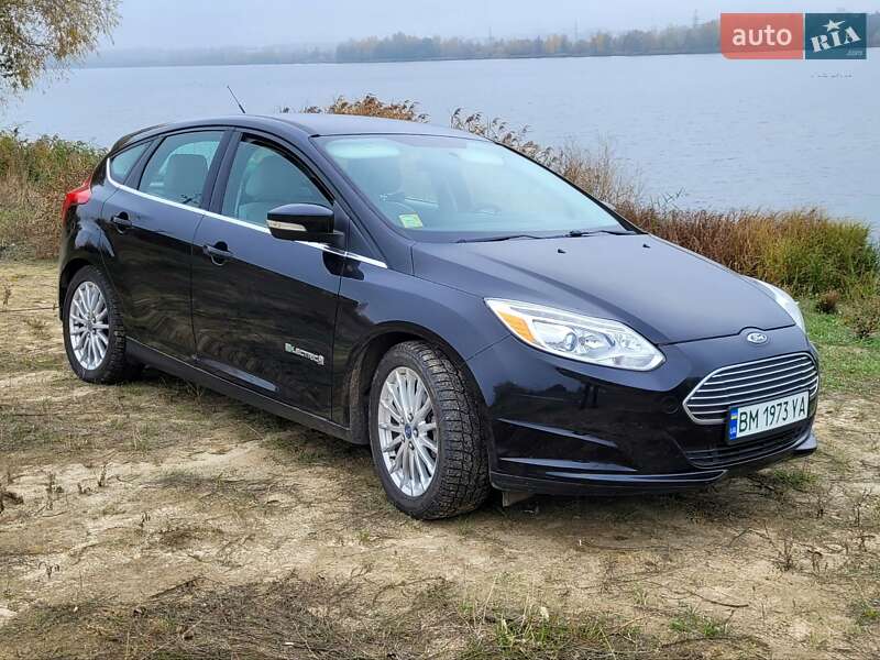 Хэтчбек Ford Focus 2013 в 
