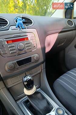 Хэтчбек Ford Focus 2009 в 