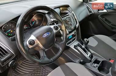 Хэтчбек Ford Focus 2013 в 