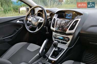 Хэтчбек Ford Focus 2013 в 