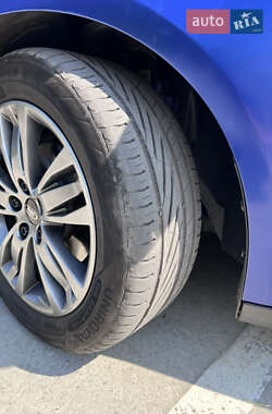 Хэтчбек Ford Focus 2011 в 