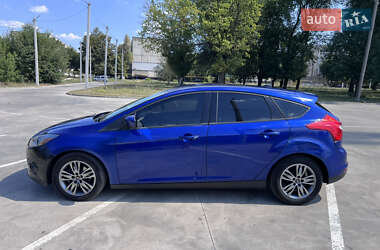 Хэтчбек Ford Focus 2011 в 