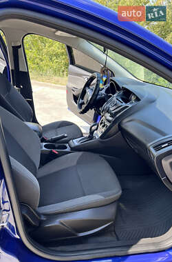 Хэтчбек Ford Focus 2011 в 