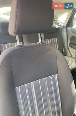 Хэтчбек Ford Focus 2011 в 