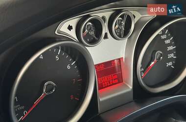 Хэтчбек Ford Focus 2010 в 