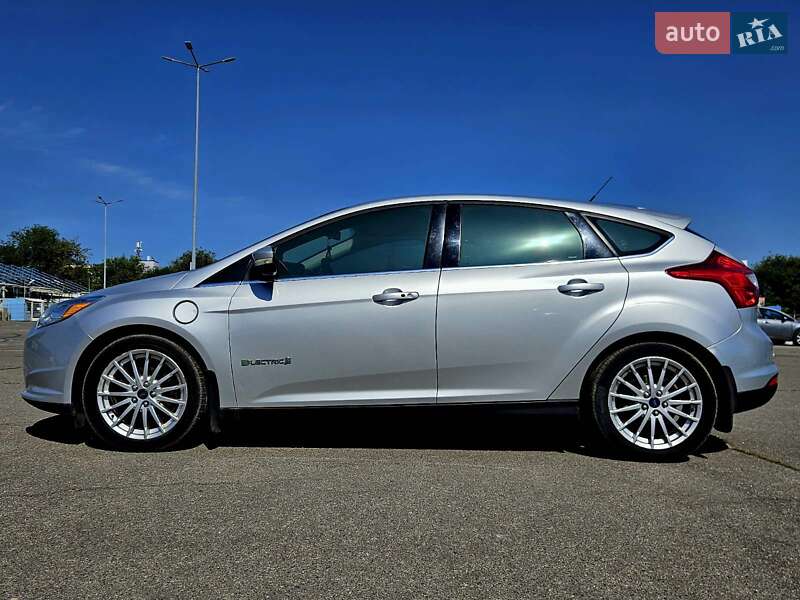Хэтчбек Ford Focus 2012 в Днепре фото 4 Хэтчбек Ford Focus 2012 в Днепре
