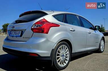 Хэтчбек Ford Focus 2012 в 
