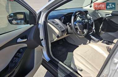 Хэтчбек Ford Focus 2012 в 
