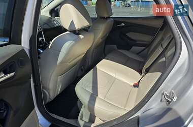 Хэтчбек Ford Focus 2012 в 