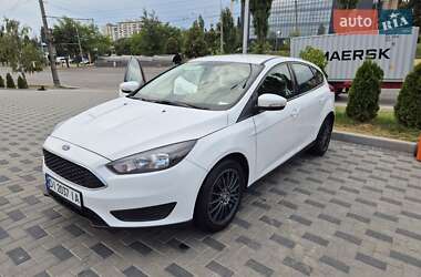Хэтчбек Ford Focus 2015 в 