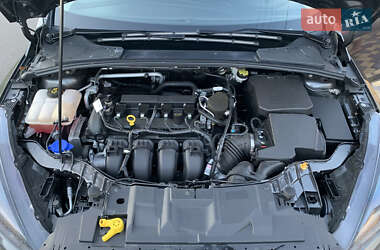 Хэтчбек Ford Focus 2015 в 