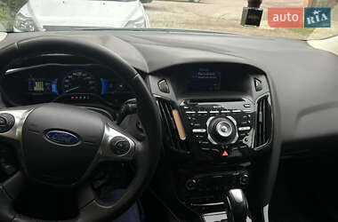 Хэтчбек Ford Focus 2013 в 