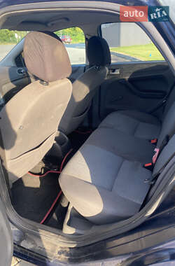 Хэтчбек Ford Focus 2006 в 