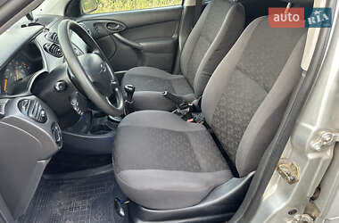 Хэтчбек Ford Focus 2004 в 