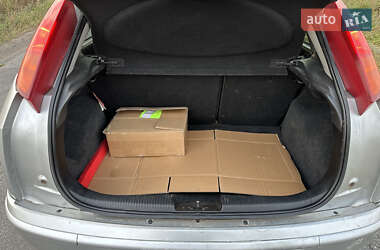 Хэтчбек Ford Focus 2004 в 