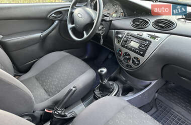 Хэтчбек Ford Focus 2004 в 