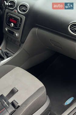 Хэтчбек Ford Focus 2010 в 