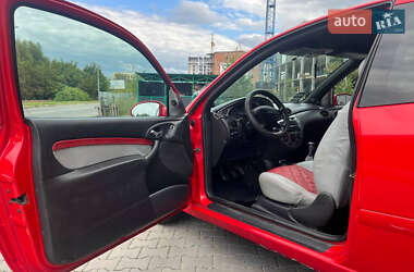 Хэтчбек Ford Focus 2000 в 