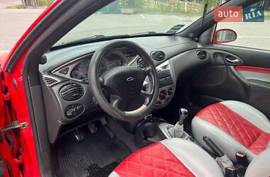 Хэтчбек Ford Focus 2000 в 