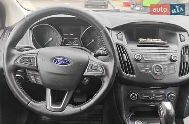 Хэтчбек Ford Focus 2015 в 