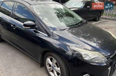 Хэтчбек Ford Focus 2012 в 
