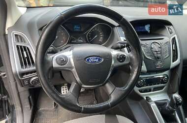 Хэтчбек Ford Focus 2012 в 