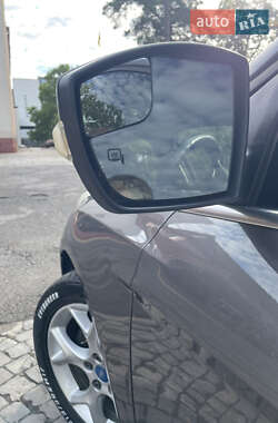 Хэтчбек Ford Focus 2011 в 