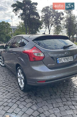 Хэтчбек Ford Focus 2011 в 