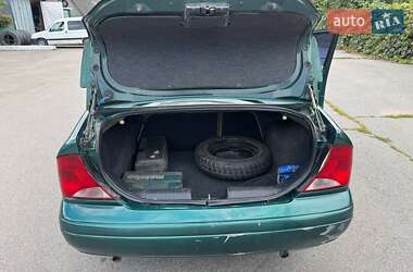 Седан Ford Focus 2000 в 
