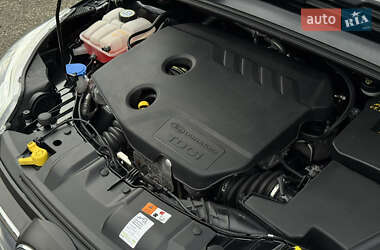 Хэтчбек Ford Focus 2014 в 