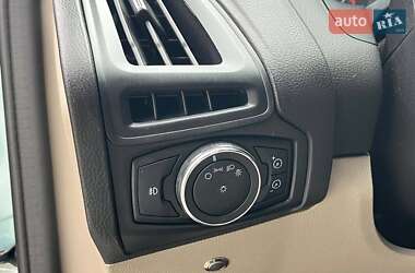 Седан Ford Focus 2011 в 