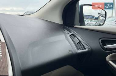 Седан Ford Focus 2011 в 