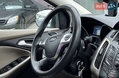 Седан Ford Focus 2011 в 